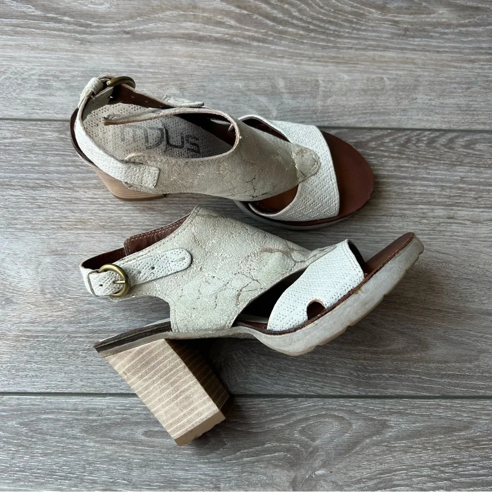 MJUS Metallic Leather Embossed Leather Block Heel Sandals